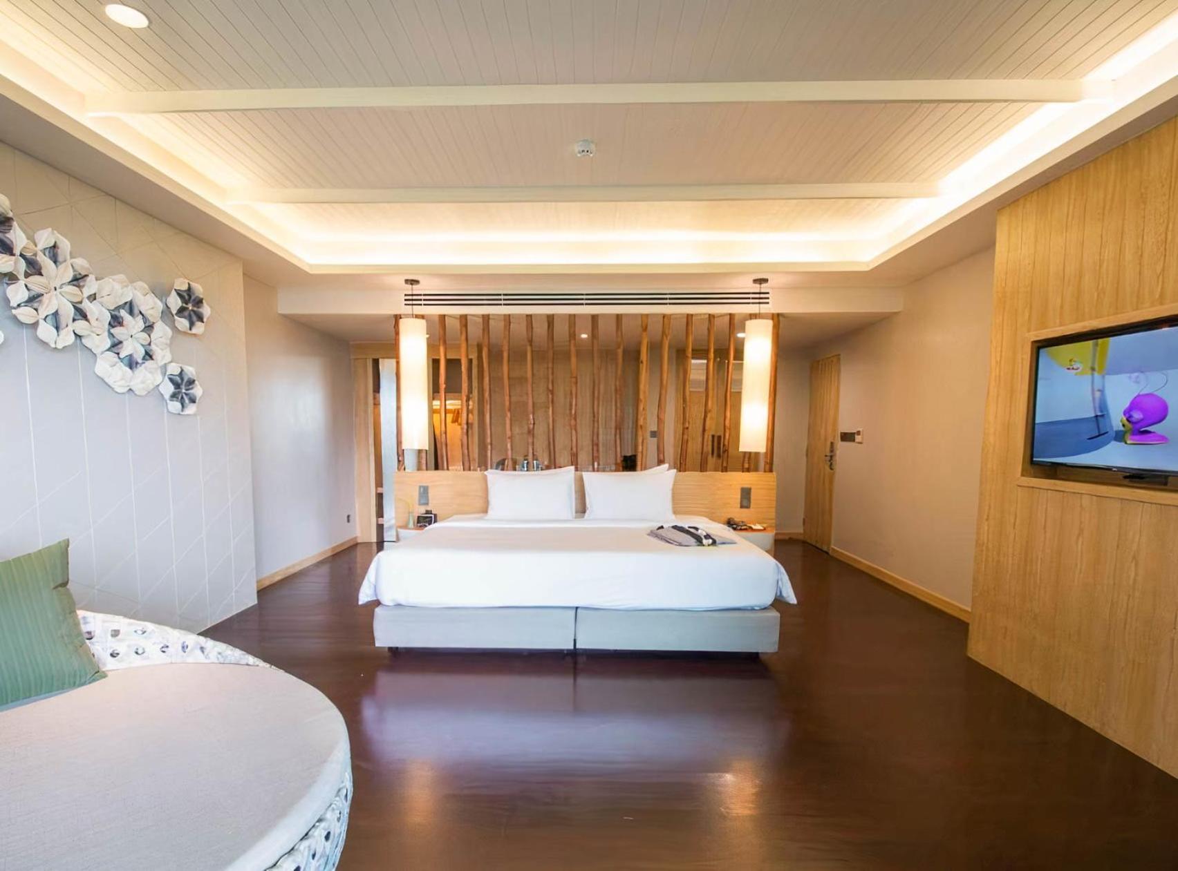 Honeymoon Suite,1651166918:JPEG